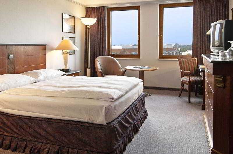H4 Hotel Hannover Messe Laatzen Bagian luar foto