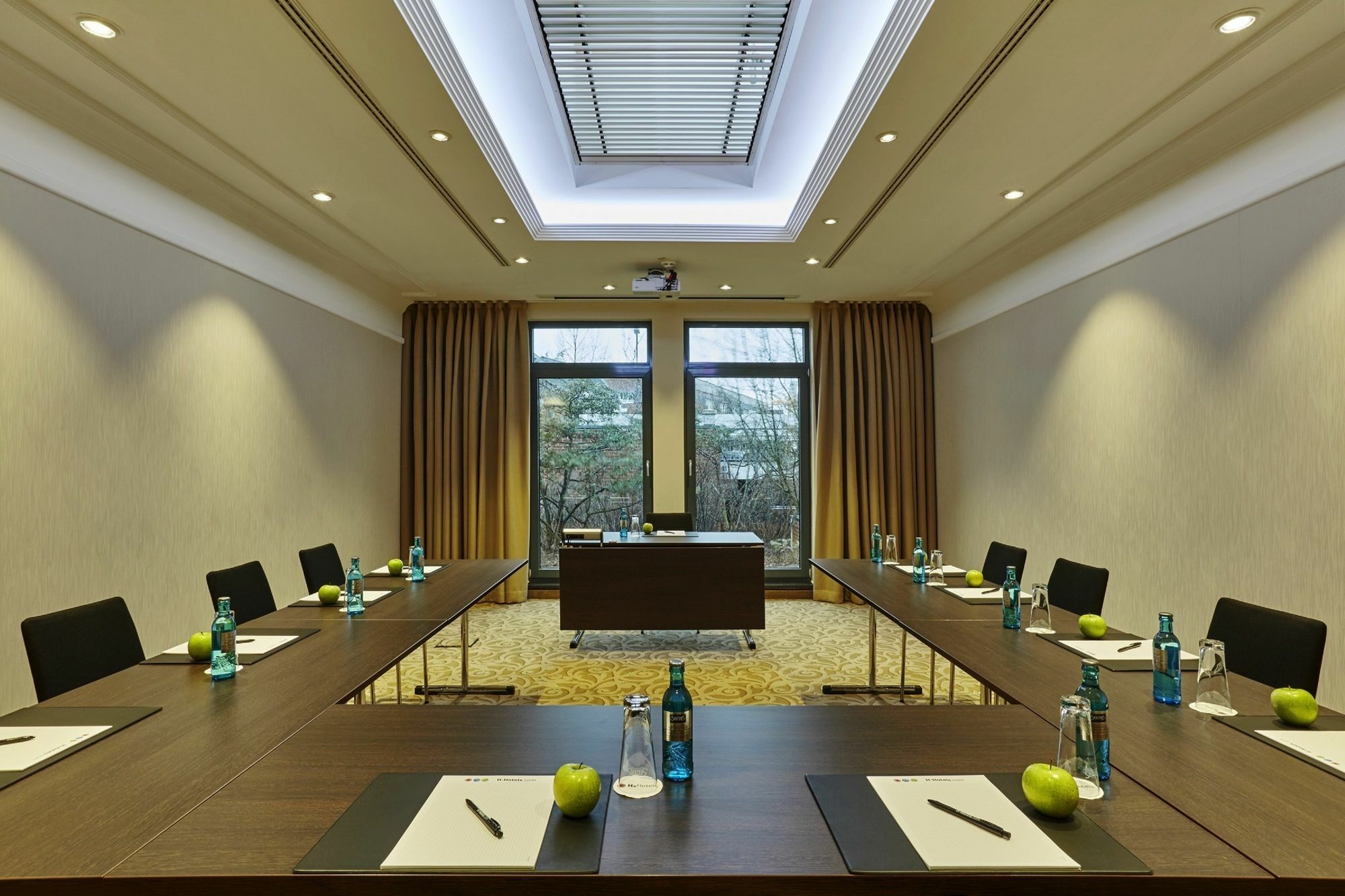 H4 Hotel Hannover Messe Laatzen Bagian luar foto