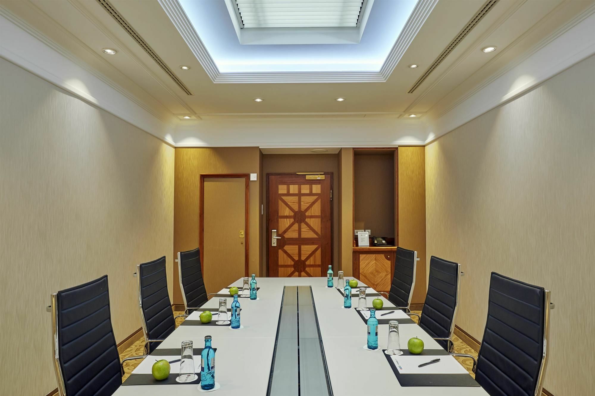 H4 Hotel Hannover Messe Laatzen Bagian luar foto