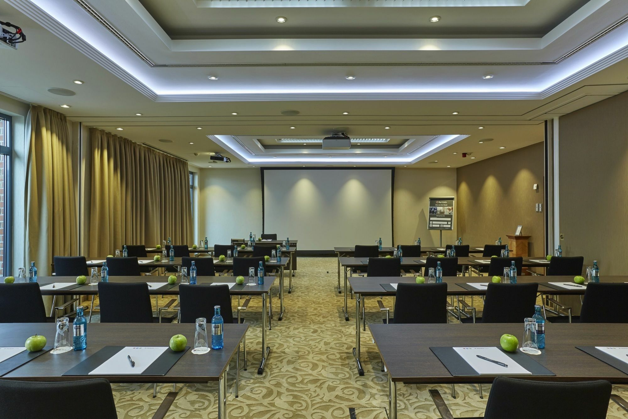 H4 Hotel Hannover Messe Laatzen Bagian luar foto